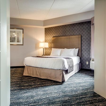 Monte Carlo Inn Brampton Buitenkant foto