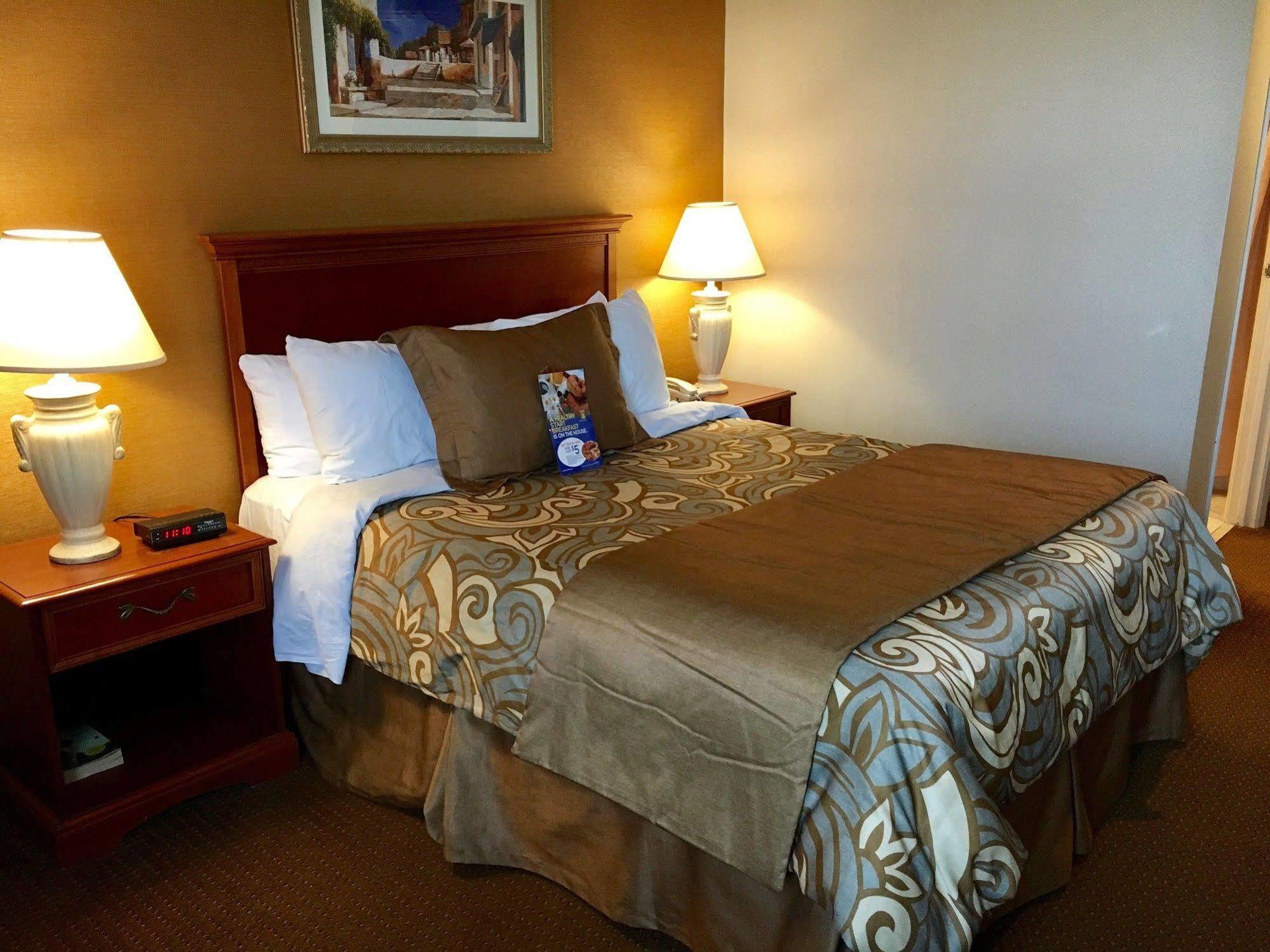 Monte Carlo Inn Brampton Buitenkant foto