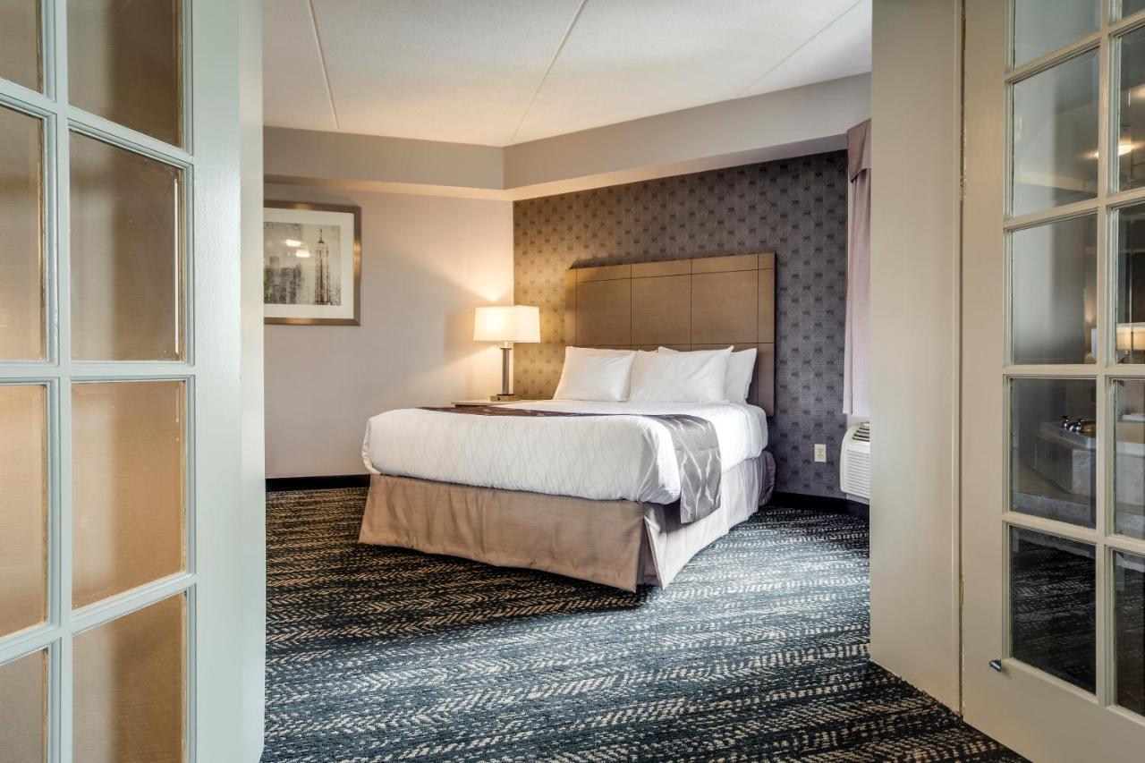 Monte Carlo Inn Brampton Buitenkant foto