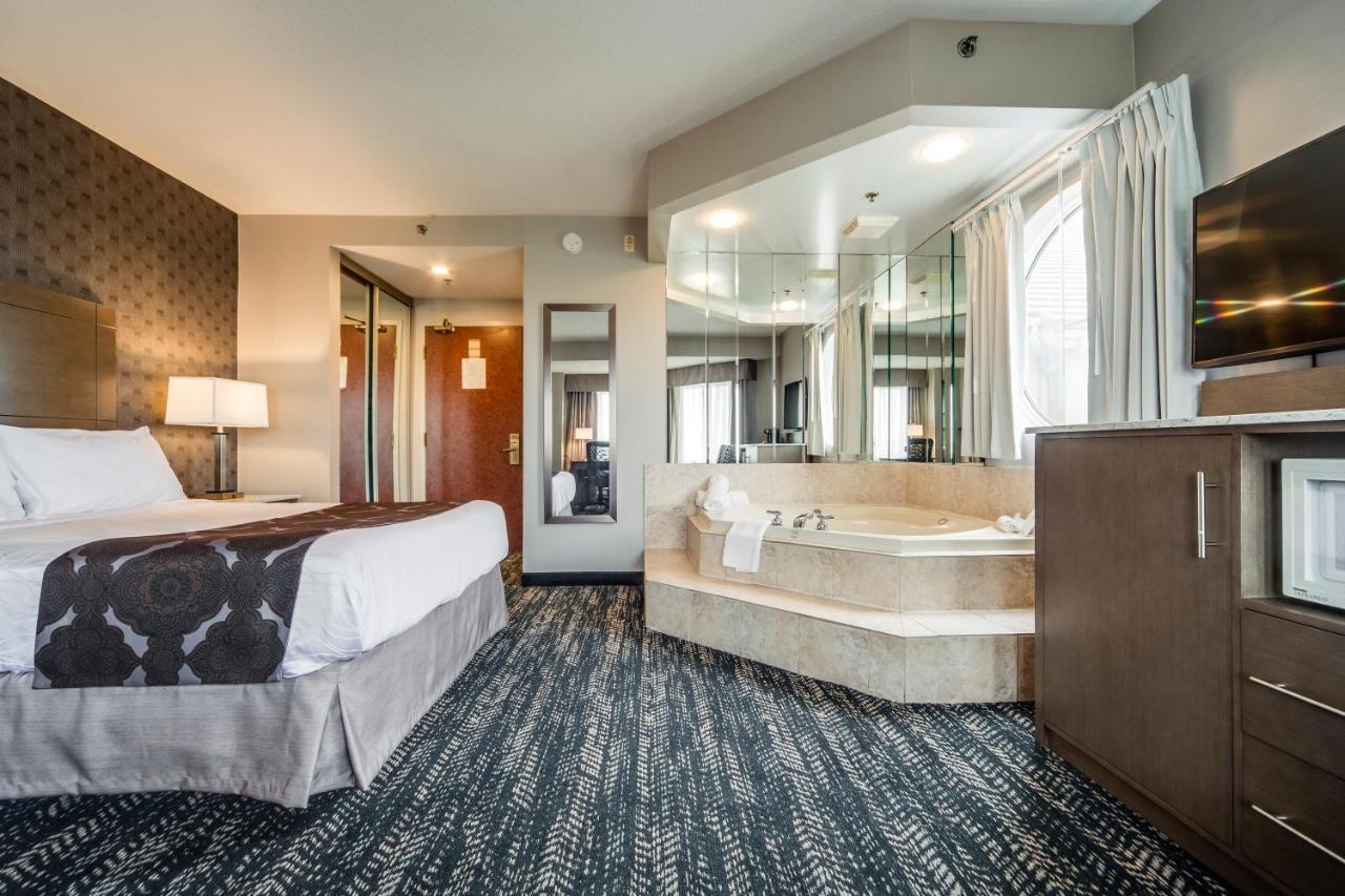Monte Carlo Inn Brampton Buitenkant foto